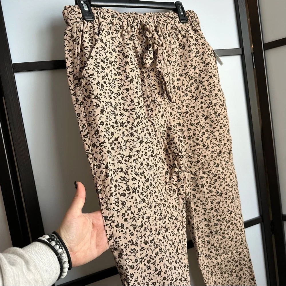 NWT Daytrip Woven Floral Jogger Buckle Spring Fashion Style Pants Sz Medium - Picture 11 of 12